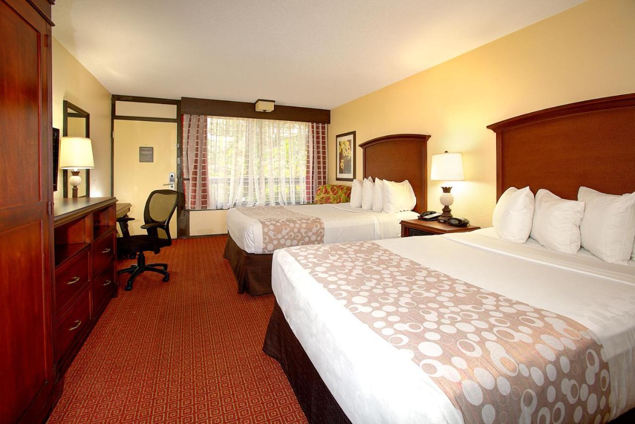 Clarion Inn & Suites At International Drive Williamsburg Екстериор снимка