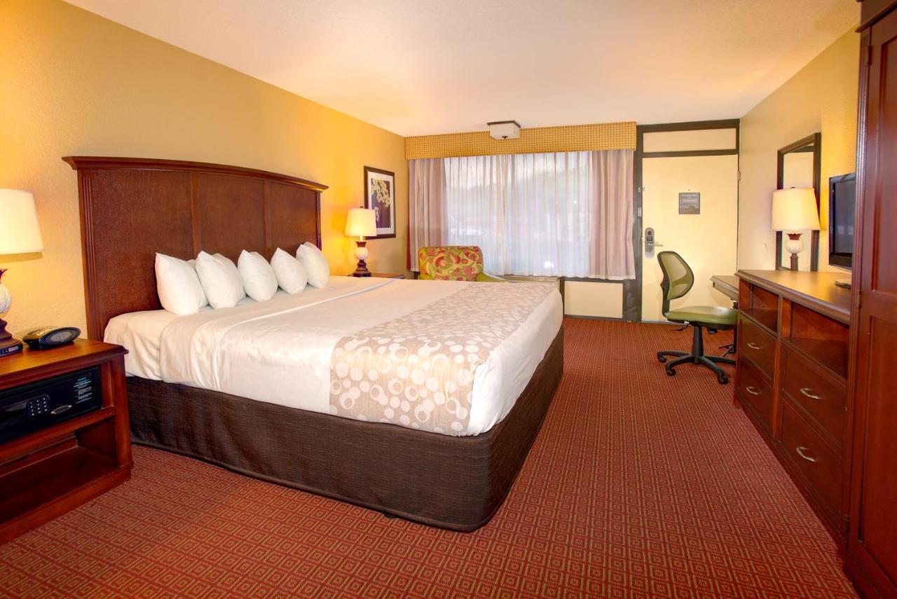 Clarion Inn & Suites At International Drive Williamsburg Екстериор снимка
