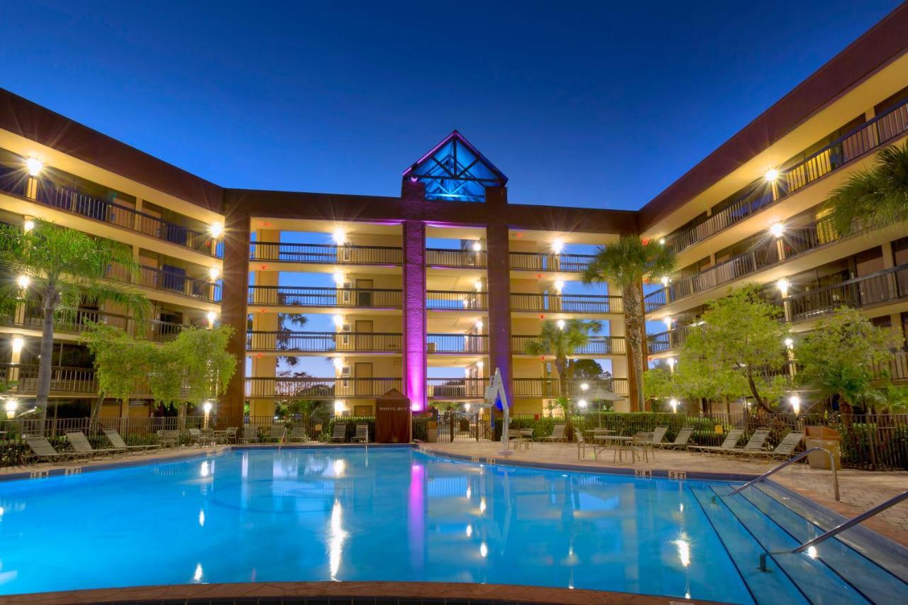 Clarion Inn & Suites At International Drive Williamsburg Екстериор снимка