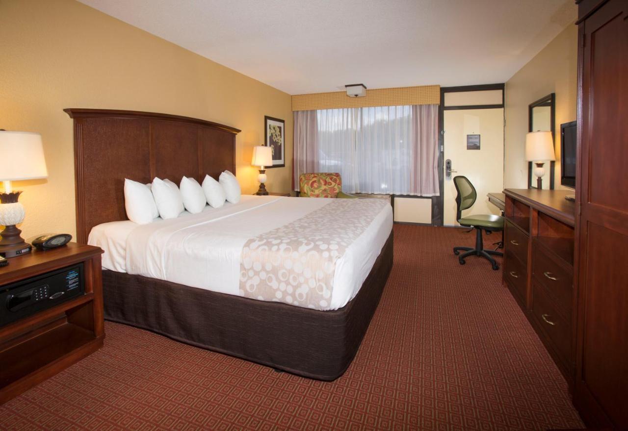 Clarion Inn & Suites At International Drive Williamsburg Екстериор снимка