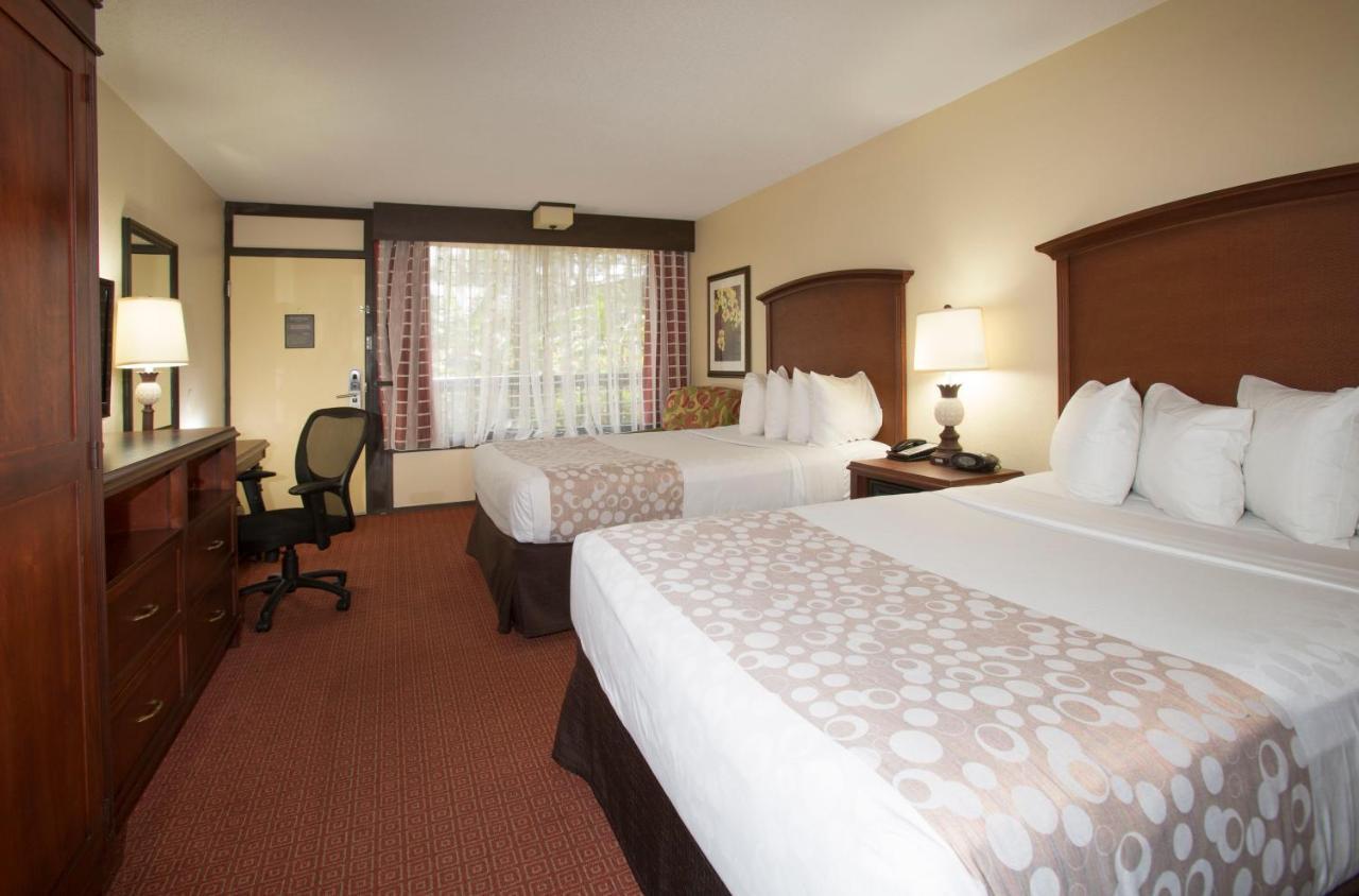 Clarion Inn & Suites At International Drive Williamsburg Екстериор снимка
