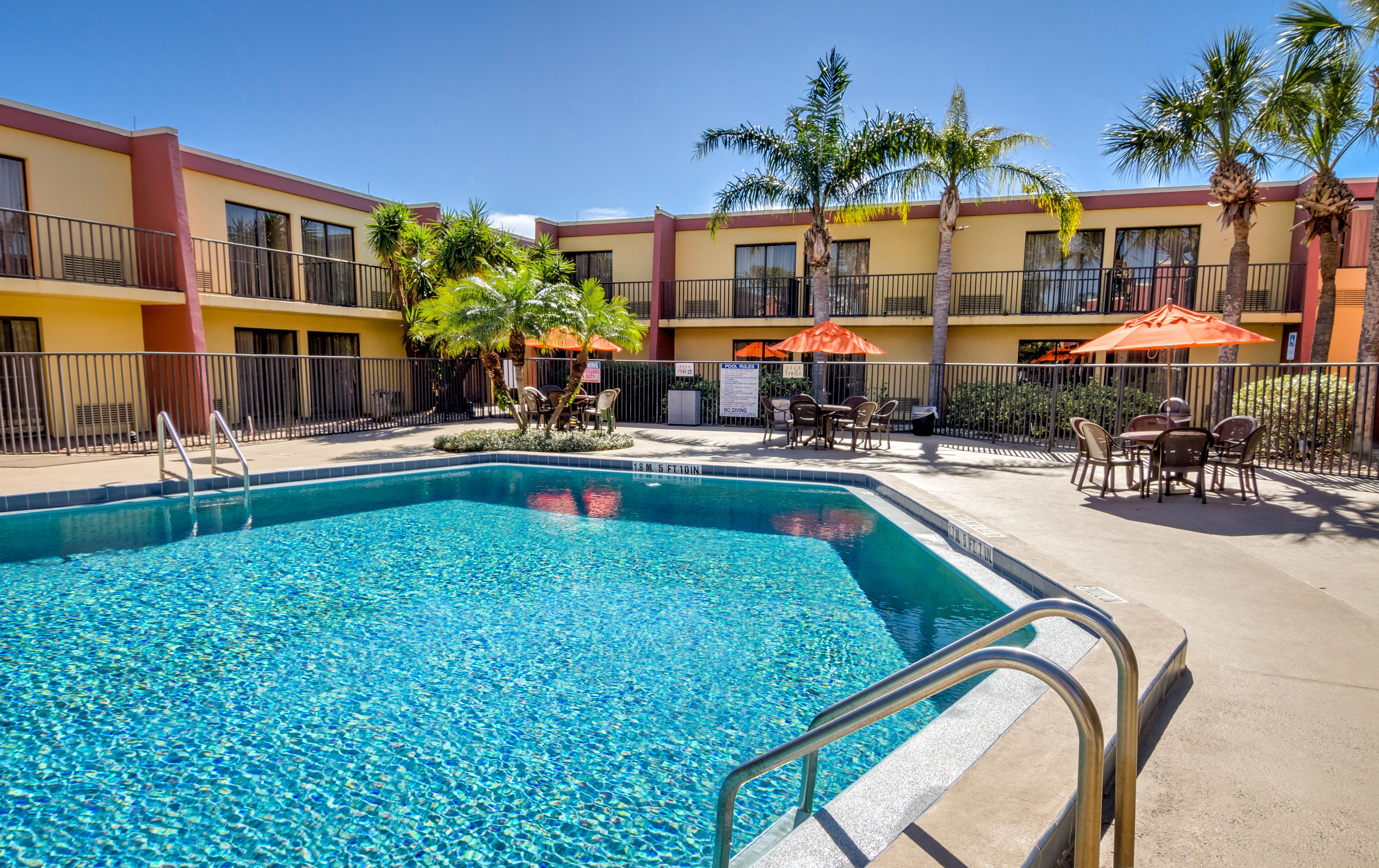 Clarion Inn & Suites At International Drive Williamsburg Екстериор снимка