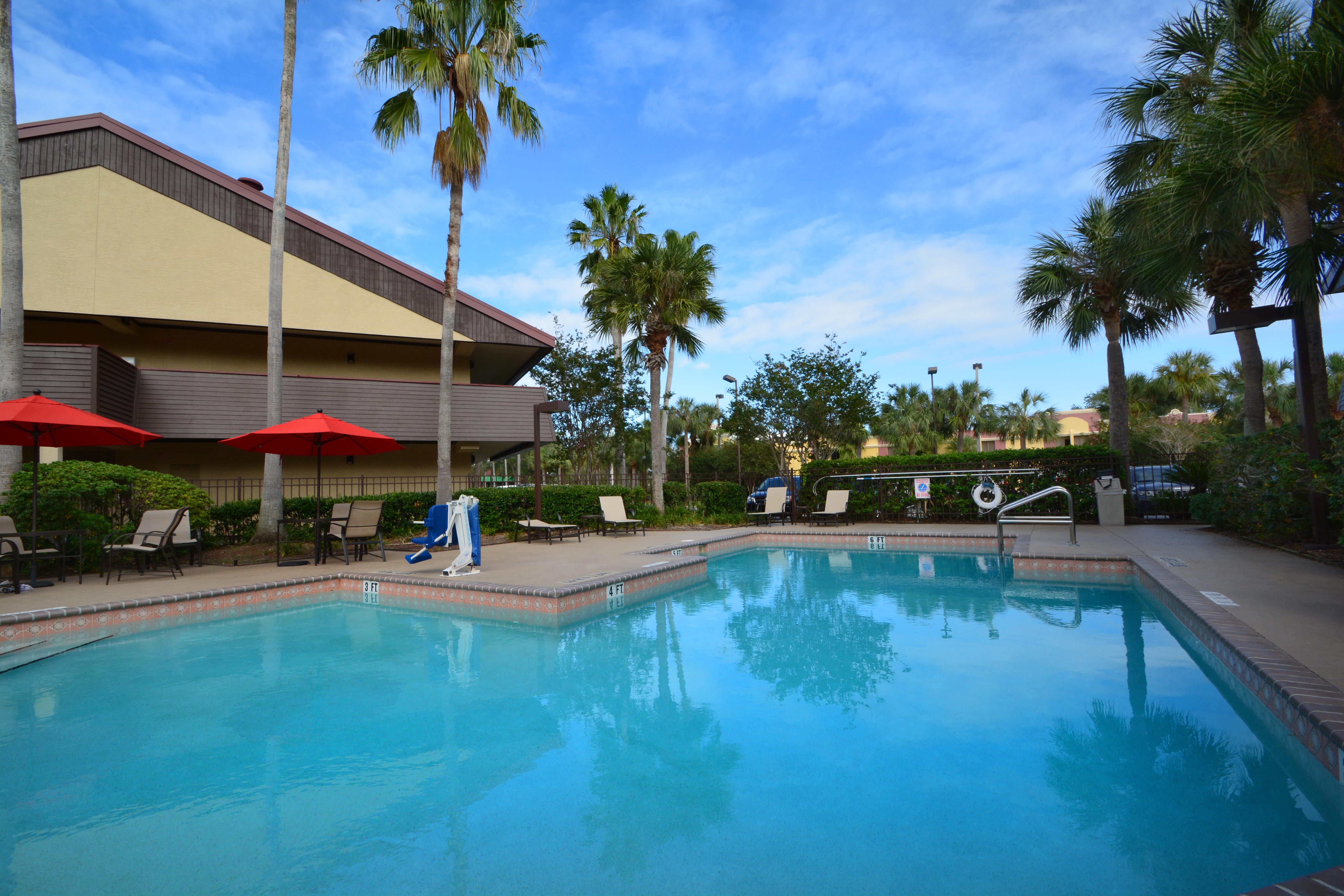 Clarion Inn & Suites At International Drive Williamsburg Екстериор снимка