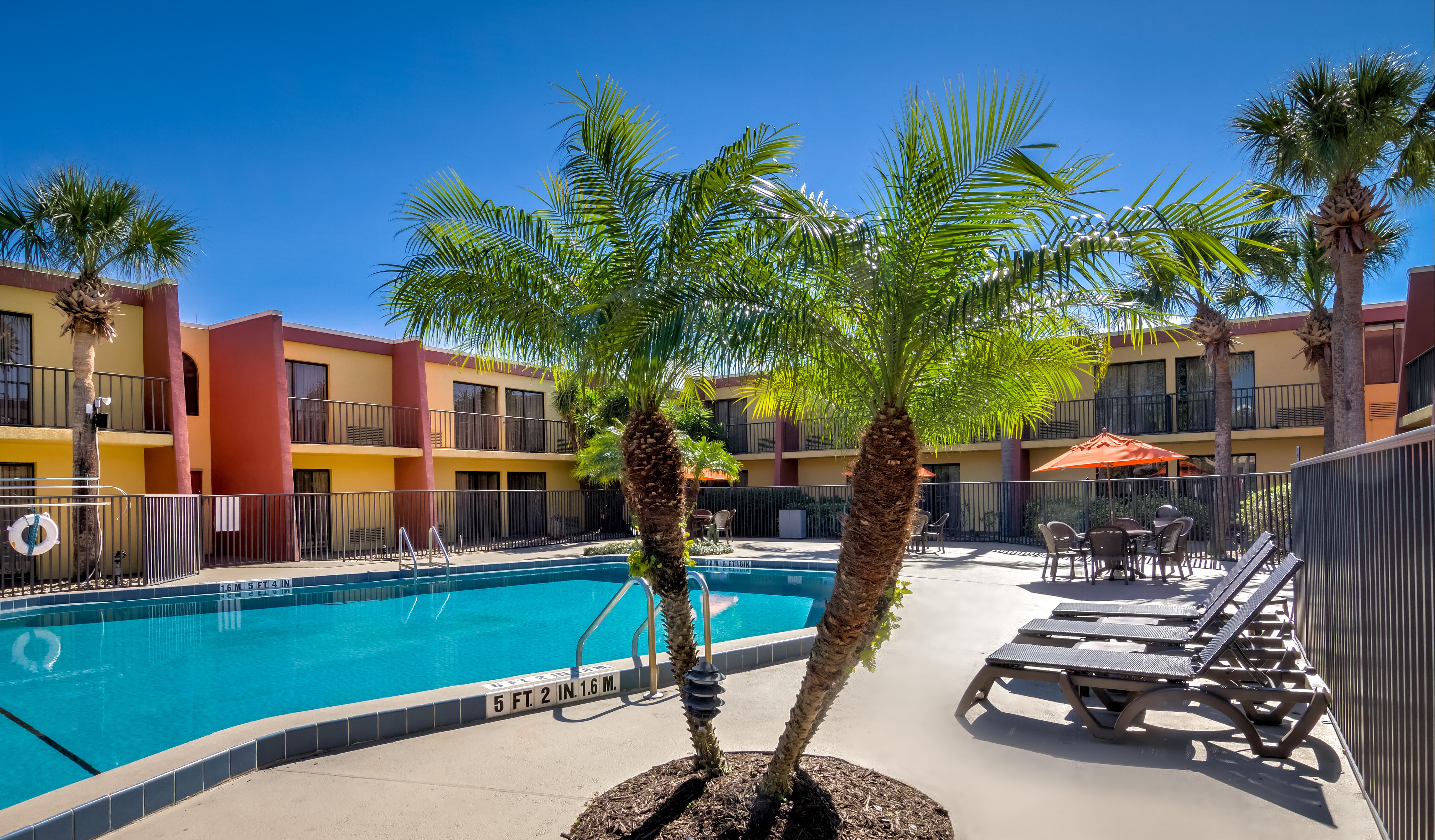 Clarion Inn & Suites At International Drive Williamsburg Екстериор снимка