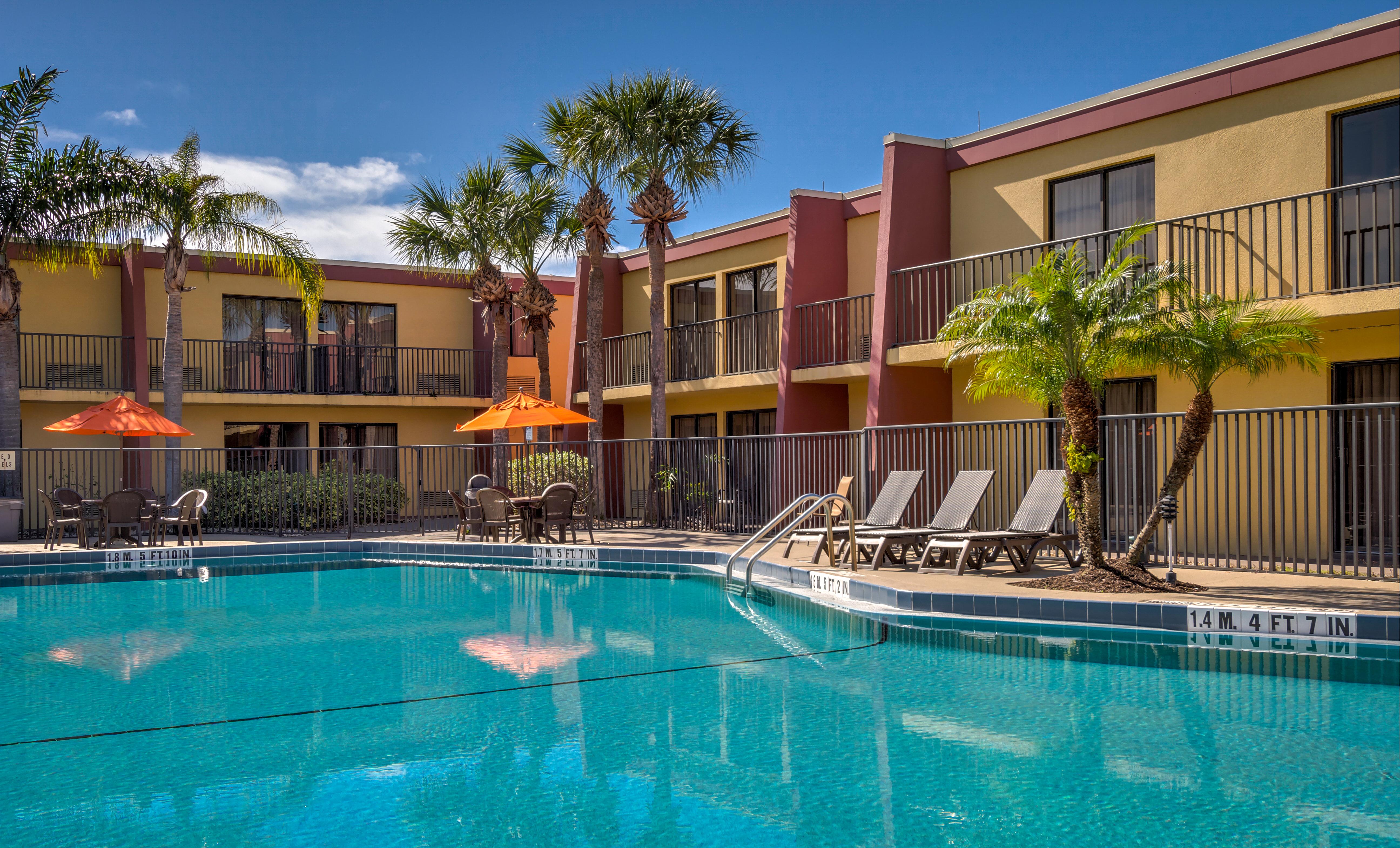 Clarion Inn & Suites At International Drive Williamsburg Екстериор снимка