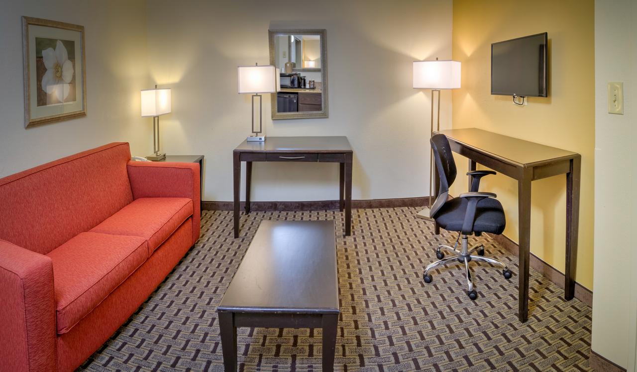 Clarion Inn & Suites At International Drive Williamsburg Екстериор снимка