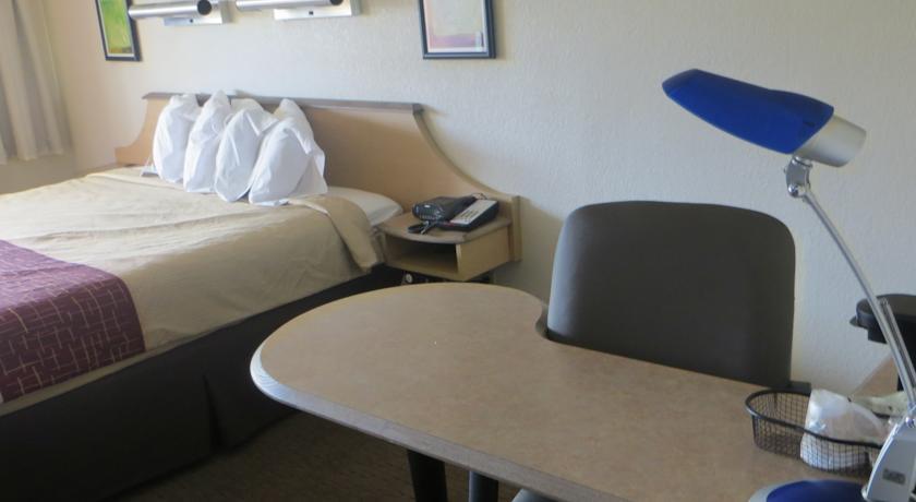 Clarion Inn & Suites At International Drive Williamsburg Екстериор снимка