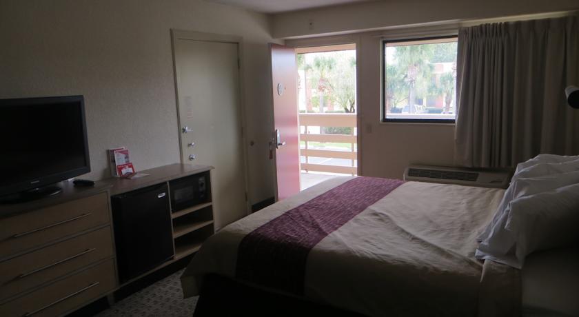 Clarion Inn & Suites At International Drive Williamsburg Екстериор снимка