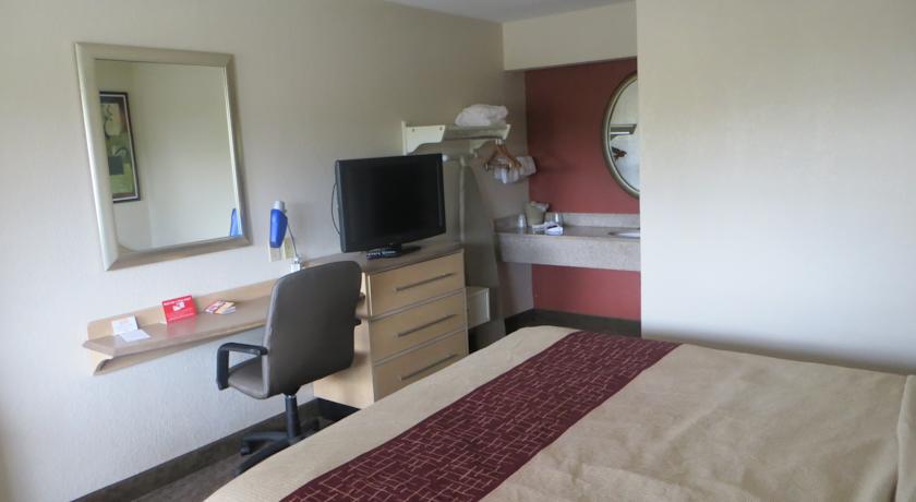 Clarion Inn & Suites At International Drive Williamsburg Екстериор снимка