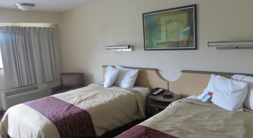 Clarion Inn & Suites At International Drive Williamsburg Екстериор снимка