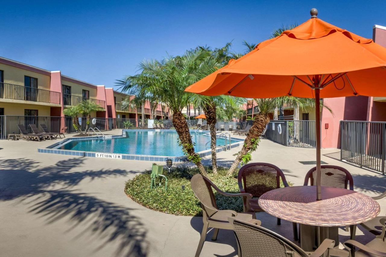 Clarion Inn & Suites At International Drive Williamsburg Екстериор снимка