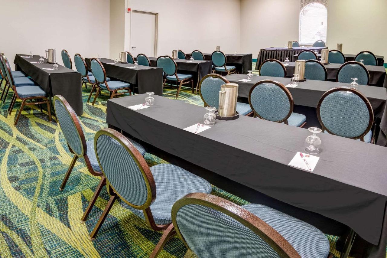Clarion Inn & Suites At International Drive Williamsburg Екстериор снимка