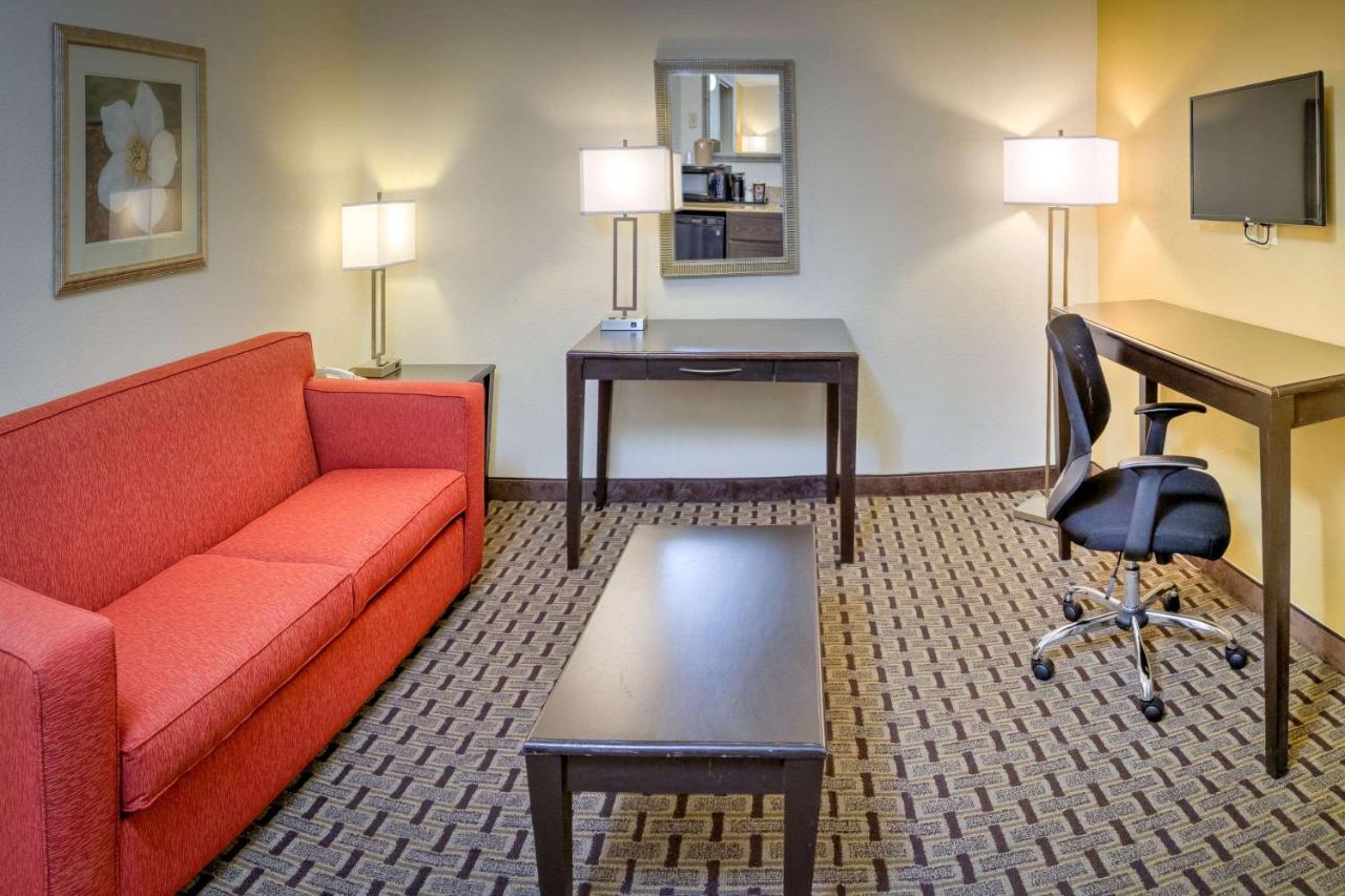 Clarion Inn & Suites At International Drive Williamsburg Екстериор снимка