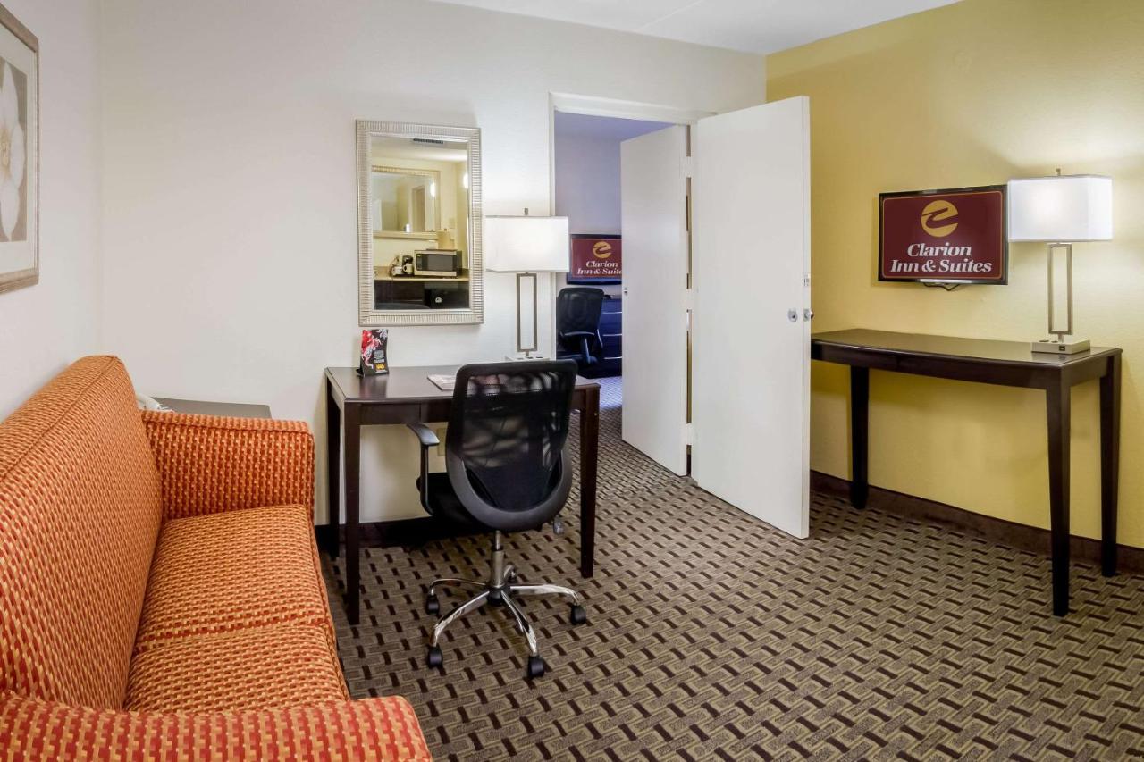 Clarion Inn & Suites At International Drive Williamsburg Екстериор снимка