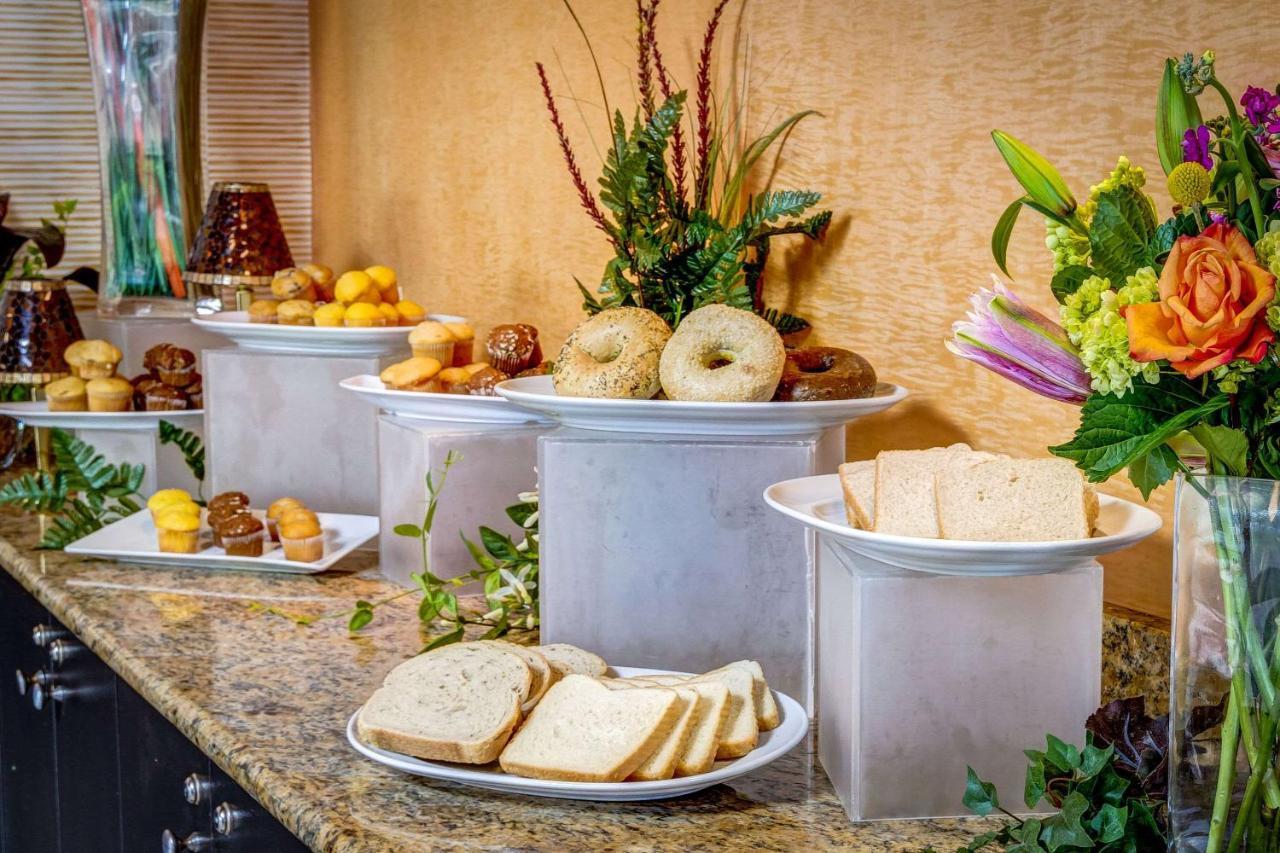 Clarion Inn & Suites At International Drive Williamsburg Екстериор снимка