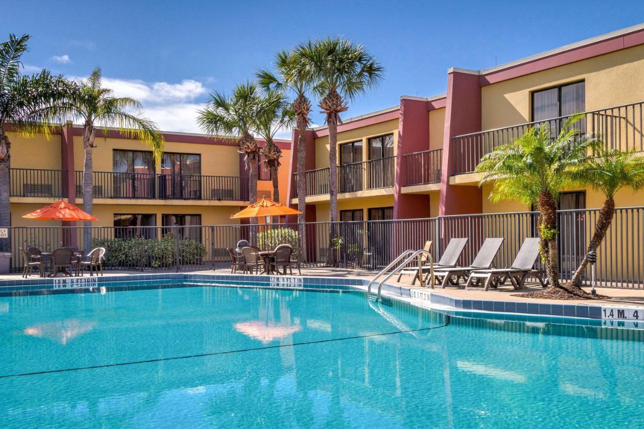 Clarion Inn & Suites At International Drive Williamsburg Екстериор снимка
