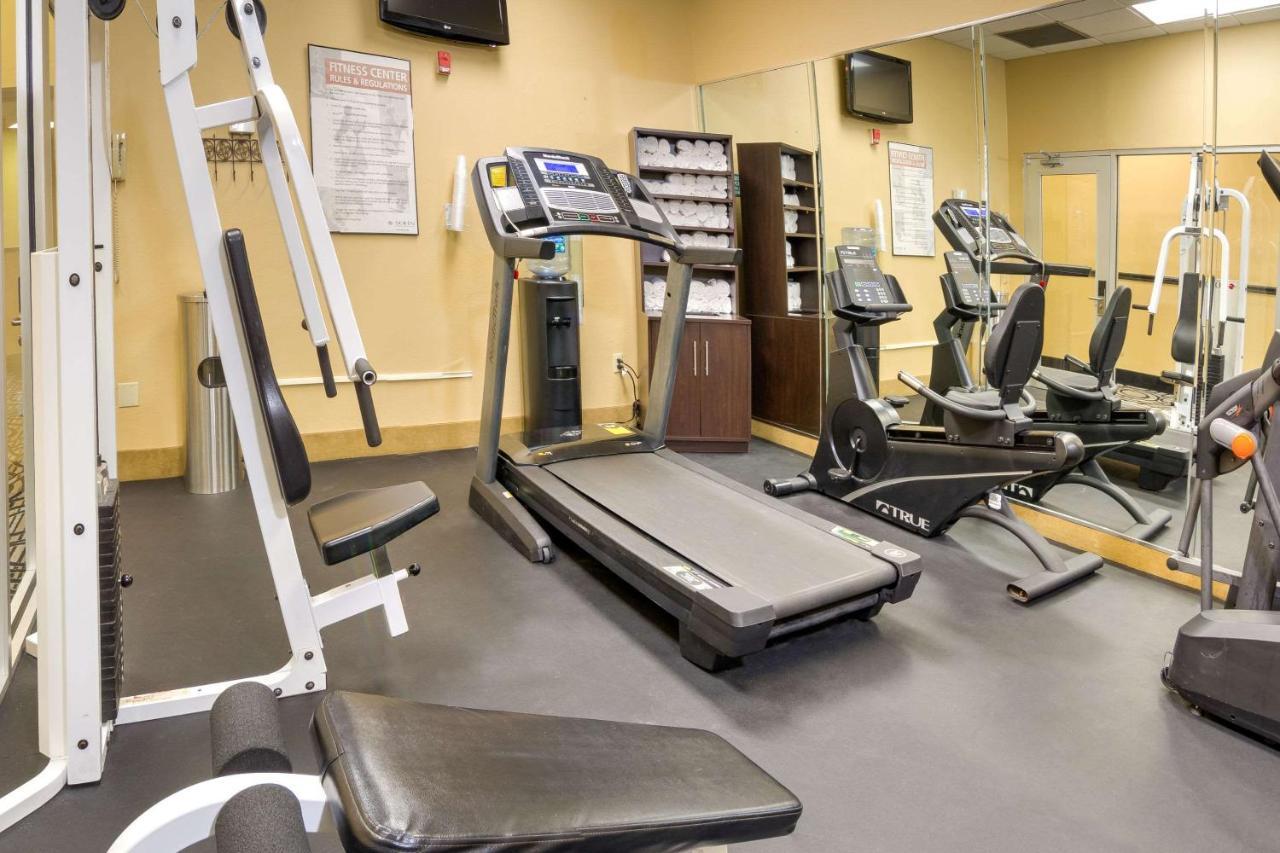 Clarion Inn & Suites At International Drive Williamsburg Екстериор снимка