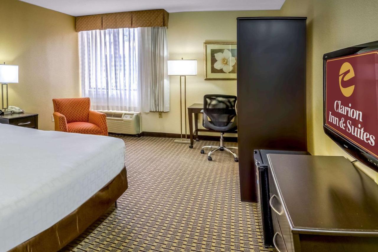 Clarion Inn & Suites At International Drive Williamsburg Екстериор снимка